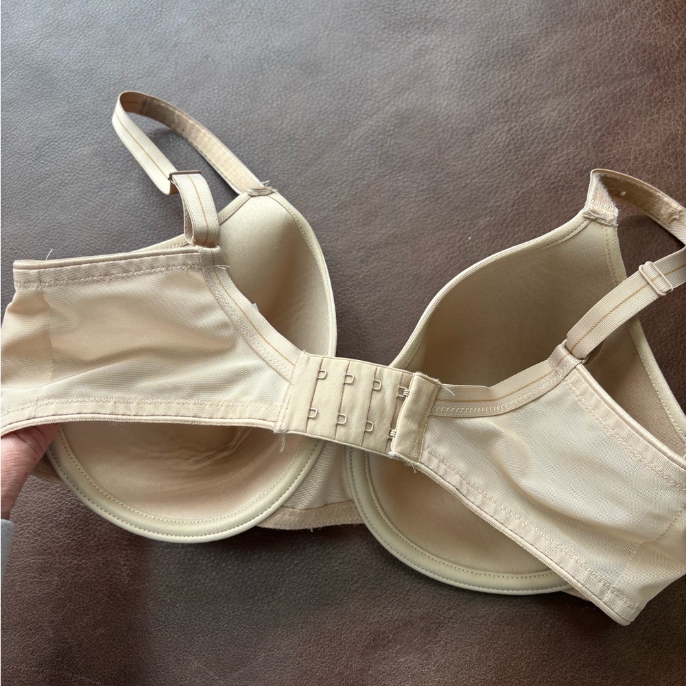 Chantelle Nude Underwire Bra Size 38C - Picture 2 of 6